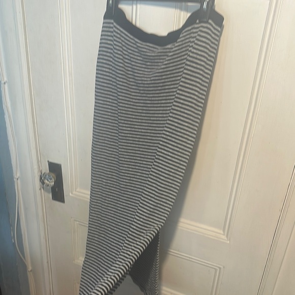 Gap Black and White Striped Maxi Skirt - Picture 2 of 3